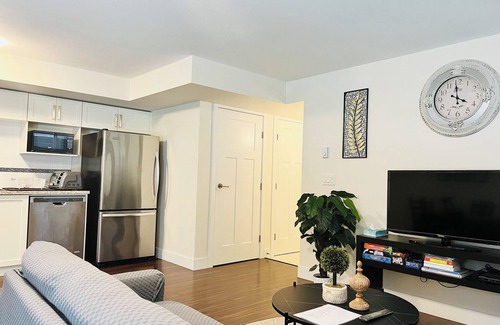 Surrey House | The Hilltop at Grandview