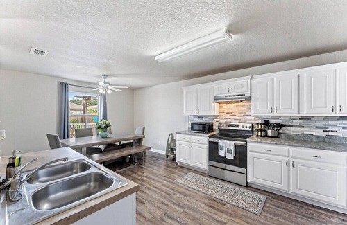 San Antonio House | The Hilltop (Close to Lackland)