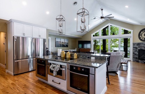 Brooklyn House | The Hilltop Estate at Wamplers Lake #Lakefront# #Amazing Views#