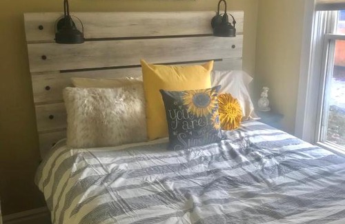 East Colorado Springs House | The Historic Blue Bird Cottage