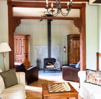 Lac-des-Plages House | The Historic Post Office Le Bureau de Poste
