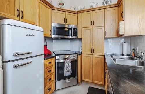 Algoma District House | The Historic Haven - One bedroom - Free Parking