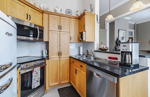 Algoma District House | The Historic Haven - One bedroom - Free Parking