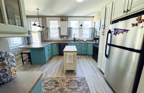 Mount Vernon House | The Historic Holiday House Near Cornell College, Dog Friendly!