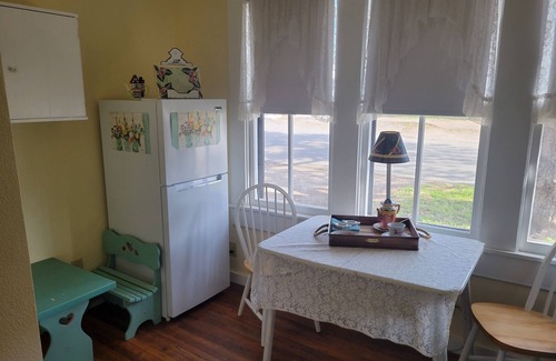 Johnson City House | The Historic Pearl !