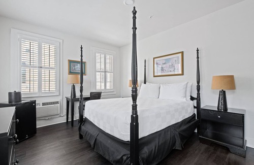 Faubourg Lafayette Hotel | The Historic Streetcar Inn Deluxe Queen Room