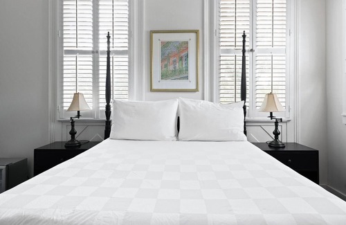 Faubourg Lafayette Hotel | The Historic Streetcar Inn Premium Queen Room