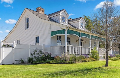 Giddings House | The Historic York House in Giddings - 4 bedrooms - 2 bathrooms - Pet Friendly