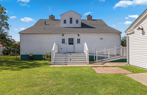 Giddings House | The Historic York House in Giddings - 4 bedrooms - 2 bathrooms - Pet Friendly