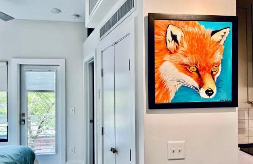 River District Apartment | The Hive 102 King with Balcony Pet Friendly