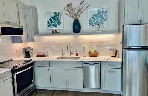 River District Apartment | The Hive 102 King with Balcony Pet Friendly