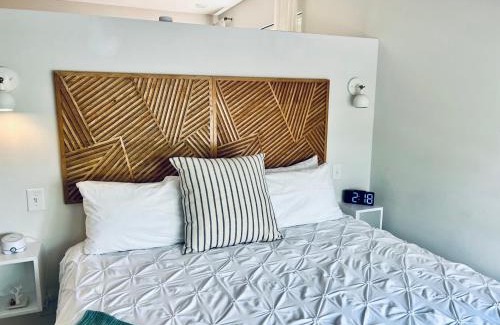 River District Apartment | The Hive 102 King with Balcony Pet Friendly