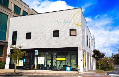 River District House | The Hive 104 Bees Knees