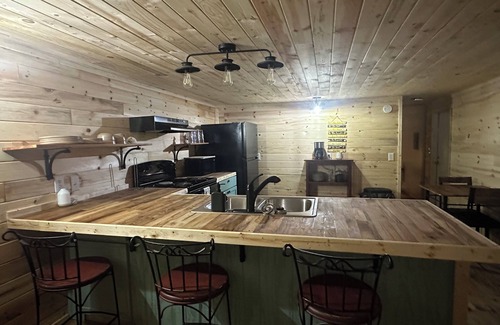 Columbus House | The Hive at Millwood Lake! Comfy, Cozy and Clean!