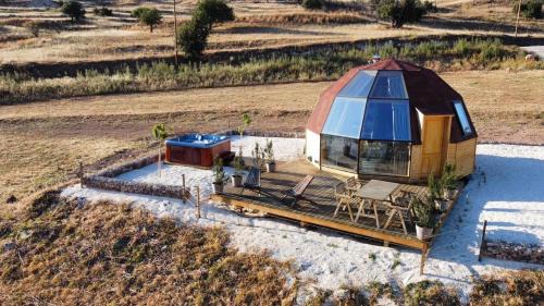 Akoursos Ski Chalet | The Hive