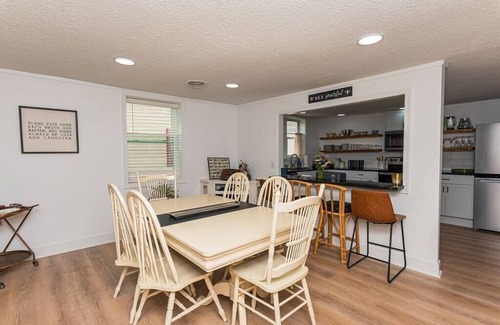 Berlin House | "The Hive"-Downtown Berlin, 4 BR, Sleeps 8, 2 Bath