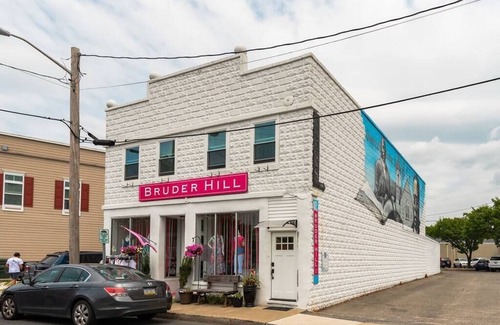 Berlin House | "The Hive"-Downtown Berlin, 4 BR, Sleeps 8, 2 Bath