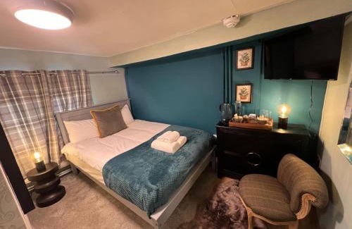 Little Wilbraham Hotel | The Hole In The Wall