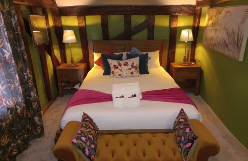 Little Wilbraham Hotel | The Hole In The Wall