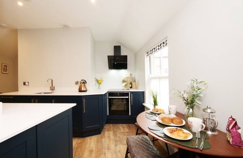 York Cottage | The Holgate Snug - sleeps 4 guests in 2 bedrooms