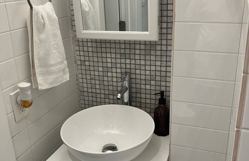 Gayborhood Apartment | The Holiday - 1BR - Apt 3B