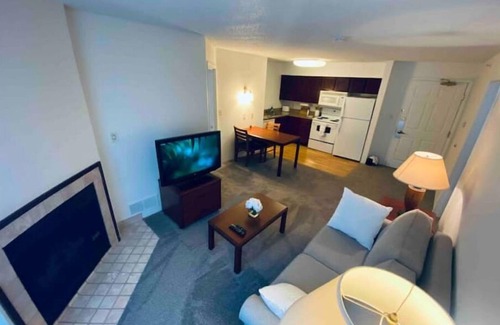 Greater Greenspoint Apartment | The Holistic Escape w/Fast WiFi & Free Parking