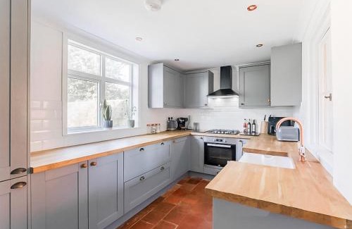 Repps with Bastwick House | The Hollies