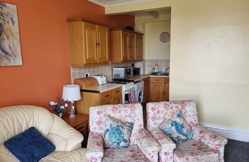 Horton House | The Hollies is situated in the beautiful area of Horton in the Gower Peninsular