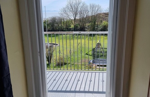 Horton House | The Hollies is situated in the beautiful area of Horton in the Gower Peninsular