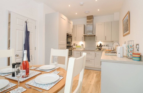 Norwich House | THE HOLLIES, pet friendly, with a garden in Norwich