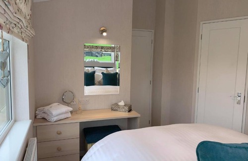Thirsk Ski Chalet | The Hollin Retreat at Hollin Barn Lodge Park