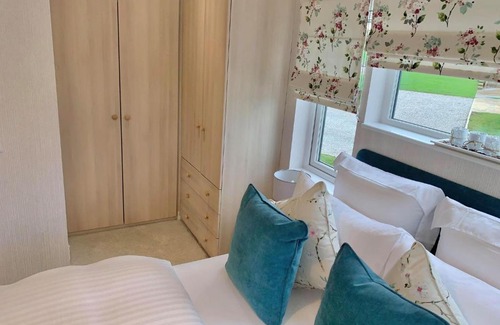 Thirsk Ski Chalet | The Hollin Retreat at Hollin Barn Lodge Park