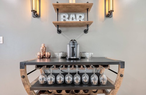 Holly Apartment | The Holly Herald Downtown Battle Alley