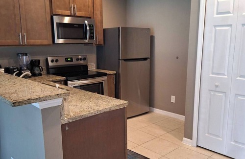 Westminister Apartment | The Holly Residence: 3-bedroom apartment in lovely Lehigh Acres with WiFi, AC
