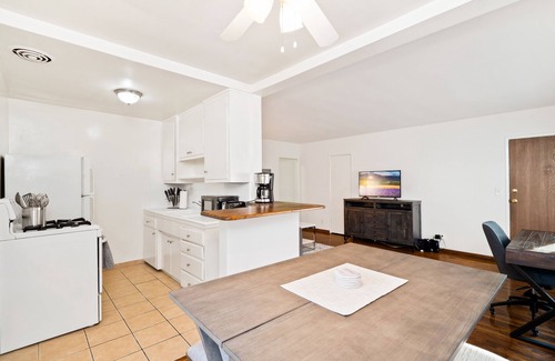 Hollywood Apartment | The Hollywood 4