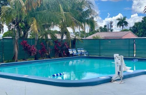North Central Hollywood Hotel | The Hollywood Gateway Inn