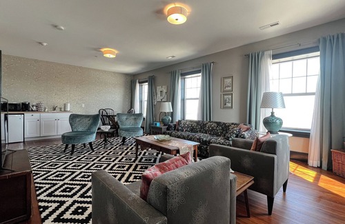 Hartington Hotel | The Hollywood Suite in The Hotel Hartington downtown!