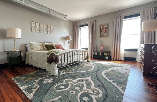 Hartington Hotel | The Hollywood Suite in The Hotel Hartington downtown!