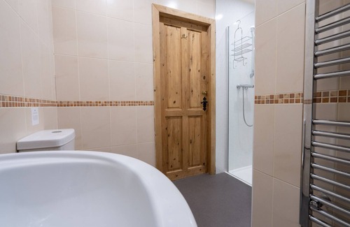 Peak District National Park Cottage | The Holmes Barn - Sleeps 16 - Peak district