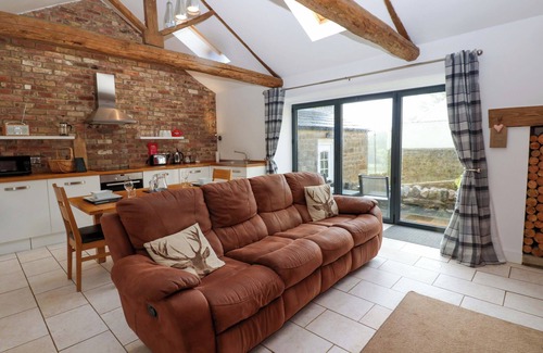 Lofthouse Cottage | THE HOLT BARN, pet friendly, with a garden in Kirkby Malzeard
