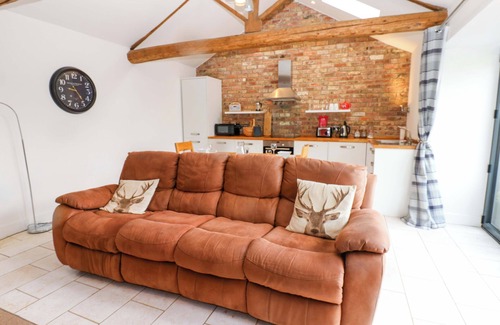 Lofthouse Cottage | THE HOLT BARN, pet friendly, with a garden in Kirkby Malzeard