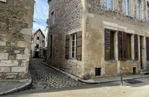 Avallon Apartment | The Holy Father