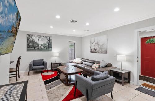 River Oaks House | The Home in The Oaks - By Avi