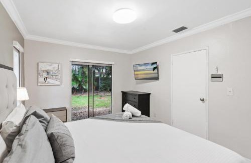 River Oaks House | The Home in The Oaks - By Avi