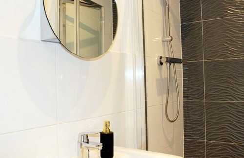 Peterborough House | The Homecations - Pearl by MT Property