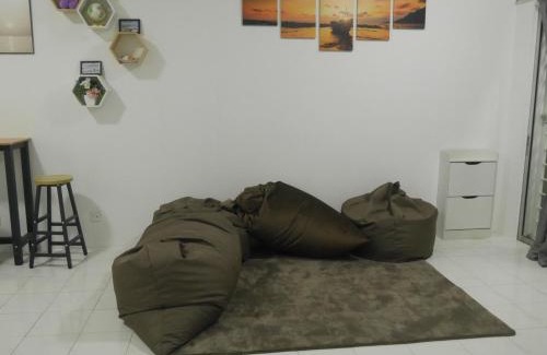 Kuala Selangor Apartment | The Homestay 105 - nearby sky mirror jetty - Netflix & game console
