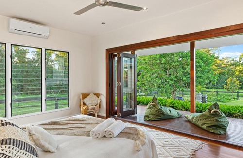 Friday Pocket Villa | The Homestead- Acreage & Private Swimming Hole