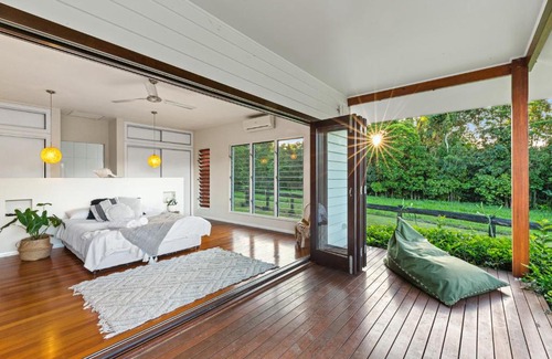 Friday Pocket Villa | The Homestead- Acreage & Private Swimming Hole