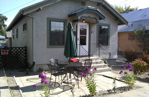 Baker City House | The Homestead Cottage- Just Steps To Downtown!n