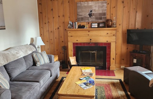 Baker City House | The Homestead Cottage- Just Steps To Downtown!n